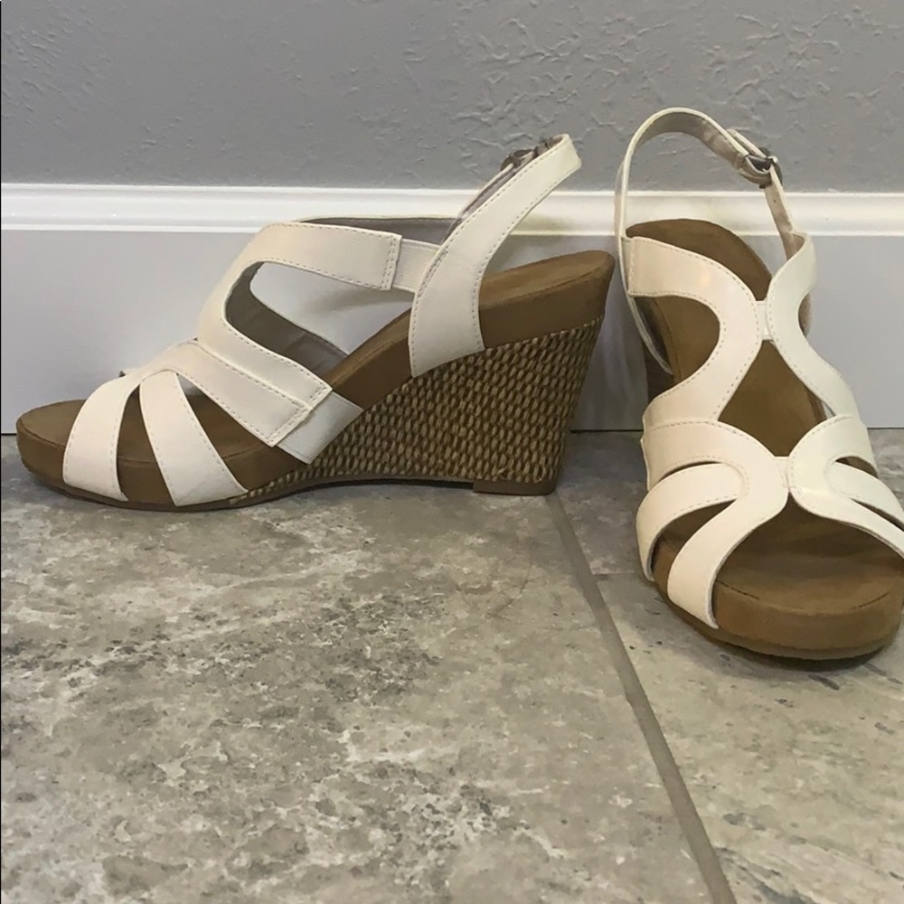 Aerosoles white wedges